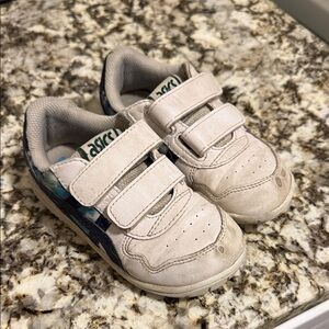 Toddler White Sneakers Size 9